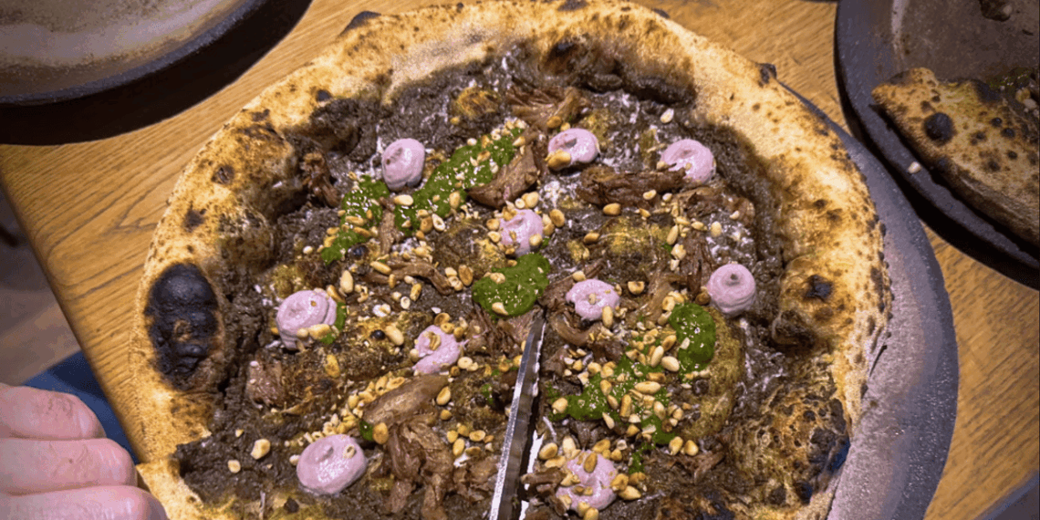 Pica be pomidorų: atkurtas senovės Romos receptas su špinatų sultiniu