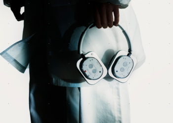 Pigiau nei „AirPods“? „Nothing“ kovo 5-ąją pristato naujas ausines