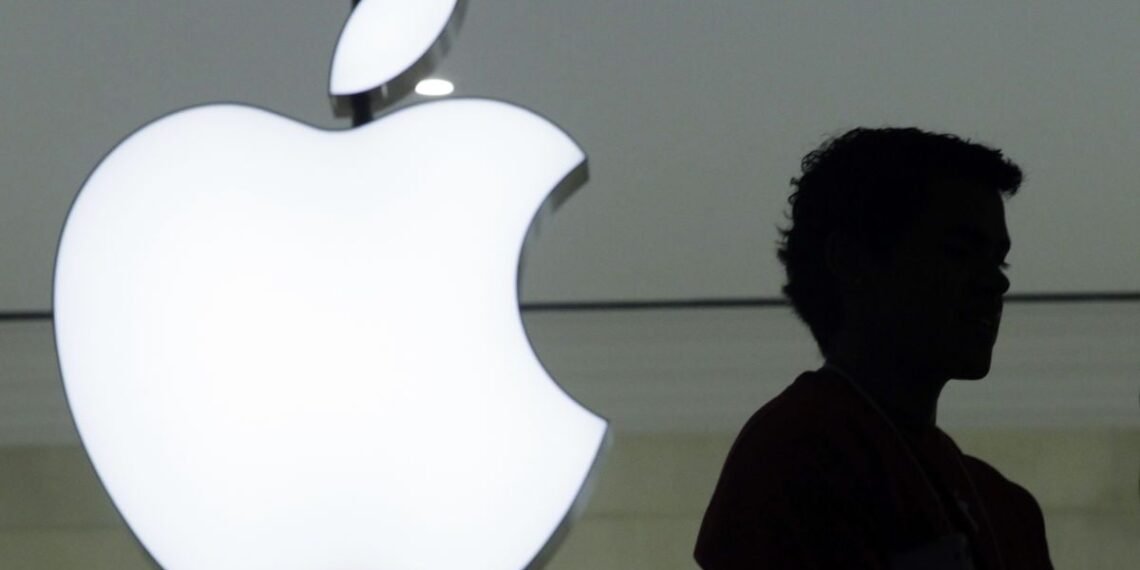 Apple ruošia pigiausią „MacBook“? Ekspertai įvardijo rimtus kompromisus