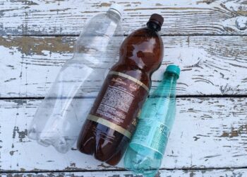 Šiltnamio gudrybė iš atliekų: plastikiniai buteliai pravers labiau nei manėte