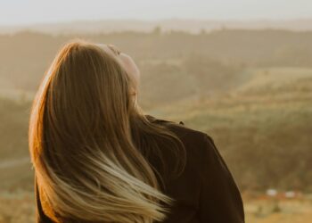 Plaukai blizgės kaip stiklas: moterys atrado paprastą želatinos triuką