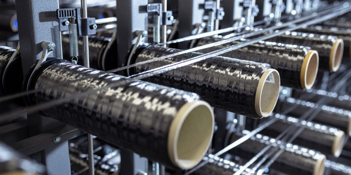 Lenkijos mokslininkai sukūrė belaidę anglies pluošto mikropavarą: proveržis minkštojoje robotikoje