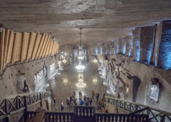 Po Lenkija slypi paslaptingas požeminis miestas iš druskos: pamatyk, kas ten slepiama