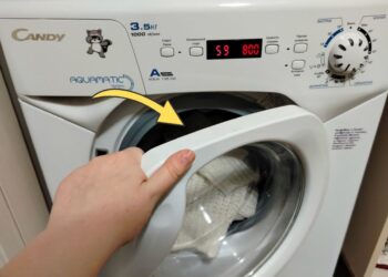 Kodėl po skalbimo drabužiai vis dar nemaloniai kvepia? Viena dažna klaida