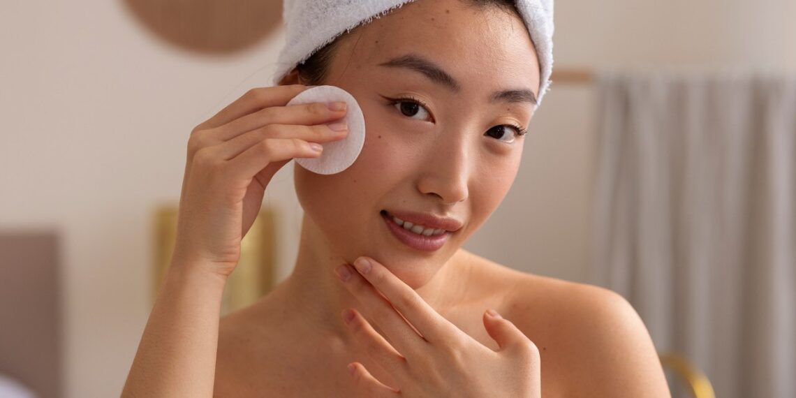 Kodėl oda atrodo pavargusi ir pilka? Atsakymas slypi kasdienėje rutinoje