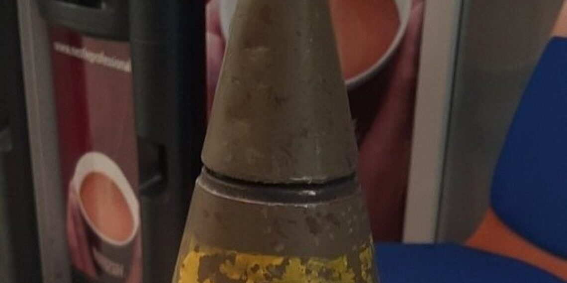 Prahoje moteris į policijos komisariatą atsinešė protitankinį sviedinį – pradėta evakuacija