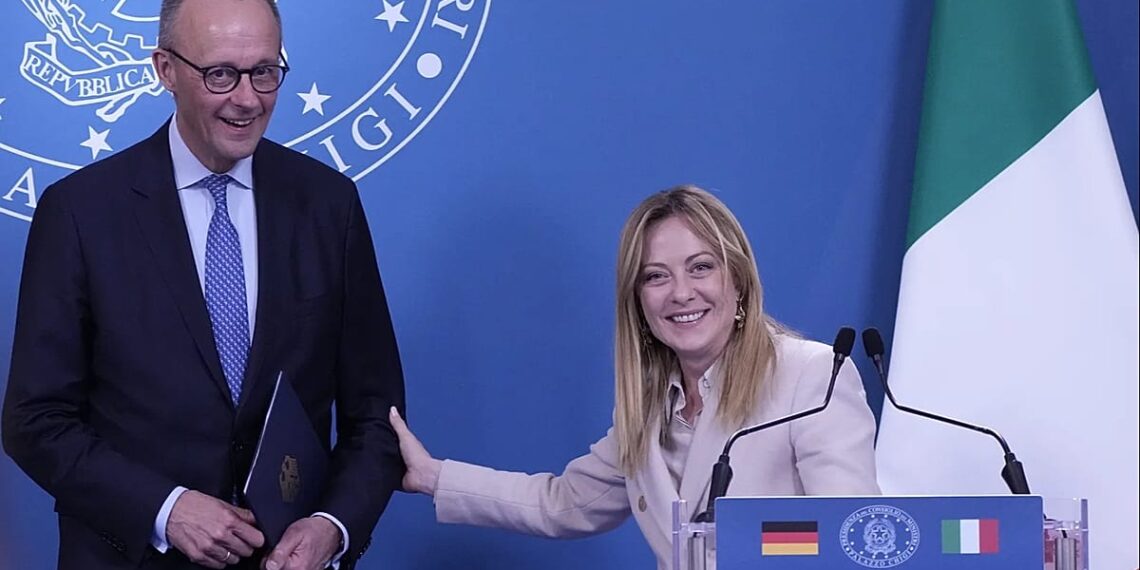 Įtampa ES viršūnėse: Paryžius meta iššūkį Berlynui ir Romai