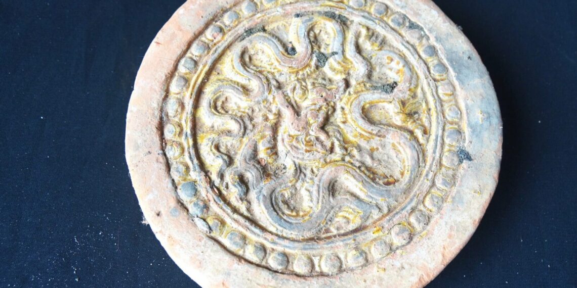 Archeologus sukrėtė radinys Vietname: aptikti šimtmečius slėpti Ho dinastijos auksiniai lobiai