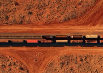 Per Saharą atidarytas beveik 1000 kilometrų geležinkelis į milžinišką geležies rūdos kasyklą