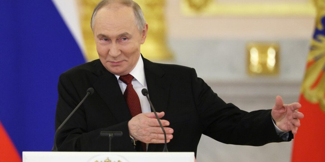 Putinas ragina darbdavius skatinti gimstamumą: siūloma parama už šeimų plėtrą