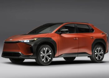 1200 km viena įkrova: „Toyota“ kietojo kūno baterija žymi proveržį kartu su „Idemitsu“