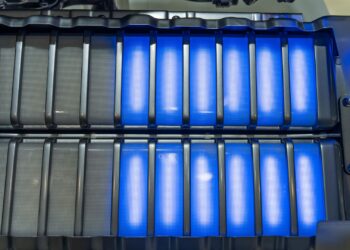 Elektromobiliuose – svarbus proveržis: naujas elektrolitas gali pakeisti baterijų ateitį