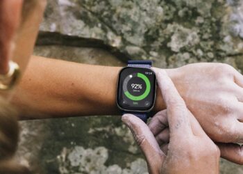 „Rivian“ pristato „Apple Watch“ programėlę: nuo nuotolinio valdymo iki skaitmeninio automobilio rakto