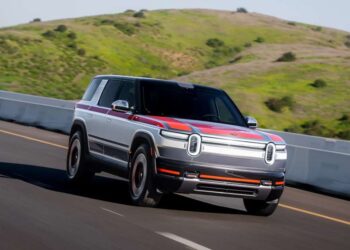 Rivian R2 sugrįžimas: ar ši elektra varoma naujiena išgelbės EV rinką?