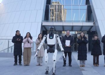 Žmonės ar mašinos? DI verčia iš naujo permąstyti ateities profesijas