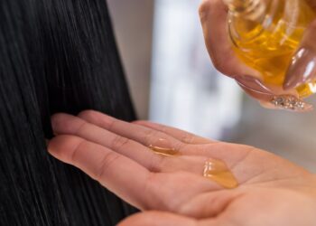 Rozmarynų aliejus daro stebuklus plaukams: kosmetologai ragina išbandyti, efektas šokiruos