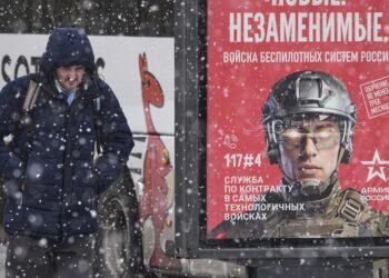 Rusijoje už juokelį apie „SVO veteraną“ – 5,5 metų kalėjimo: ką teisme pasakė komikas