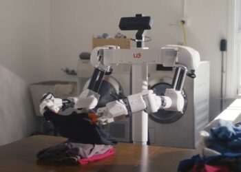 San Franciske startuoja skalbinių robotų era: „Issac 0“ jau keliauja į pirmuosius namus