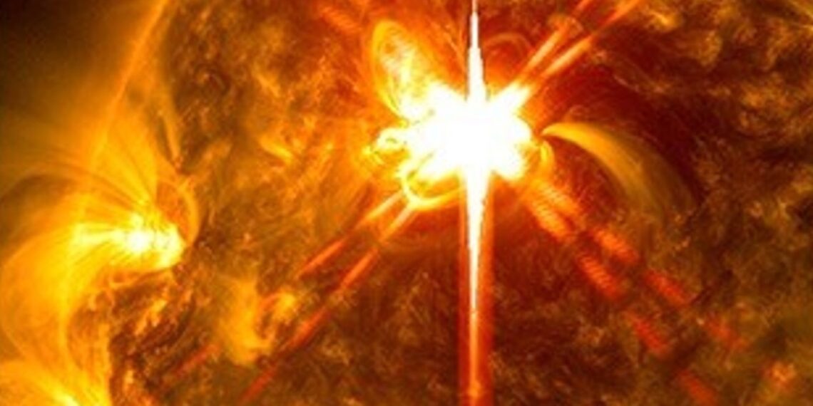 Saulė įsižiebė: 4 milžiniški žybsniai driokstelėjo, mokslininkai perspėja apie dar įspūdingesnį šou