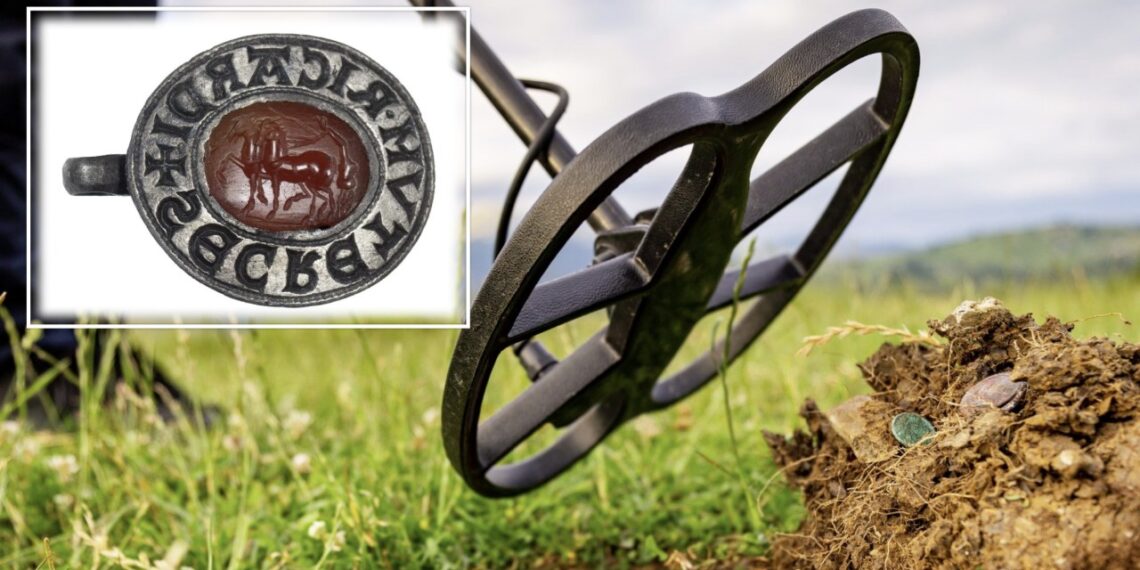 Viduramžių papuošalas su romėniška širdimi: radinys, nustebinęs archeologus