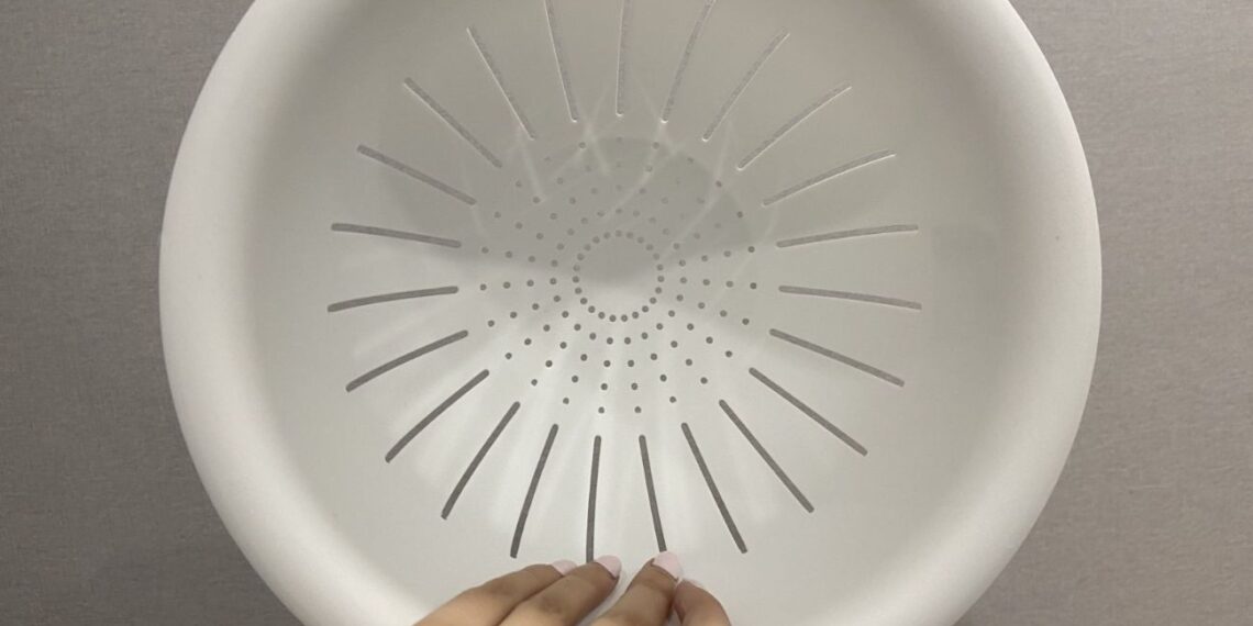 Senas plastikinis kiaurasamtis sode praverčia labiau nei manėte: triukas smulkioms sėkloms