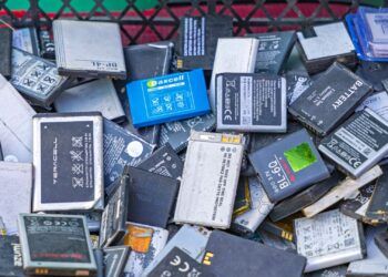 Seni telefonai taps aukso vertės? Mokslininkai sukūrė netikėtą baterijų gamybos būdą