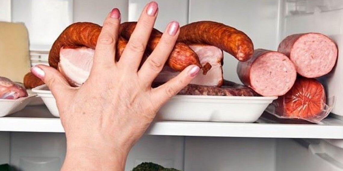 Ši klaida sugadina dešrą per 2 dienas: mėsininkai atskleidė, kaip iš tikrųjų ją laikyti