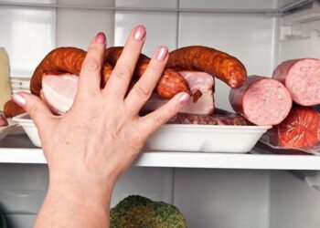 Ši klaida sugadina dešrą per 2 dienas: mėsininkai atskleidė, kaip iš tikrųjų ją laikyti