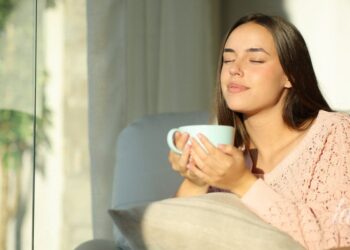 Šios 5 arbatos stebina gydytojus: gali mažinti testosterono lygį, gerinti miegą ir slopinti menopauzės simptomus