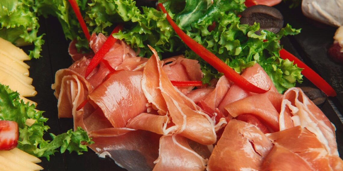 Brangūs mėsos delikatesai – praeitis: štai kaip pasigaminti vytintą šlaunelę namuose