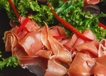 Brangūs mėsos delikatesai – praeitis: štai kaip pasigaminti vytintą šlaunelę namuose