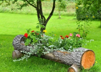 Šios lauko vazonų mados jau atgyvena: dizaineriai atskleidė, kas dominuos soduose 2026-aisiais