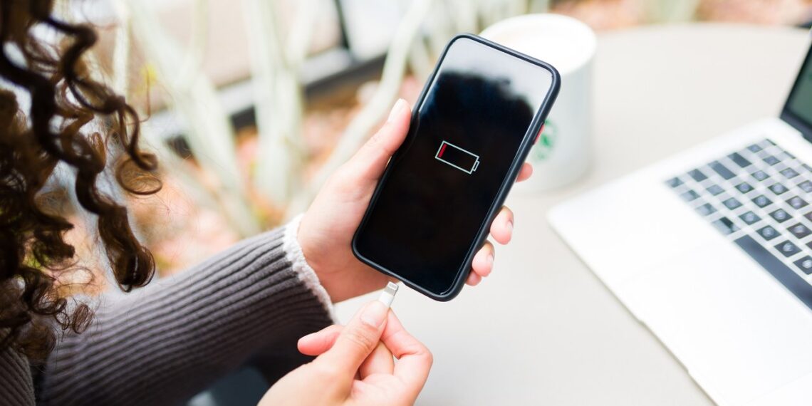 Šios populiarios programėlės žaibiškai išsękina telefono bateriją – patikrink, ar jų nenaudoji!