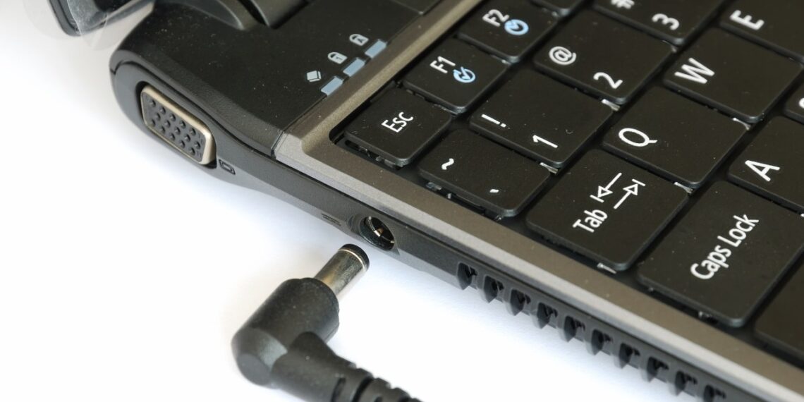 Štai kaip gadiname nešiojamojo bateriją: lemtinga krovimo klaida, kurią daro beveik visi