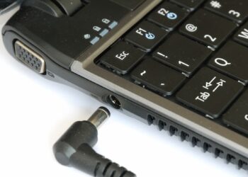 Štai kaip gadiname nešiojamojo bateriją: lemtinga krovimo klaida, kurią daro beveik visi