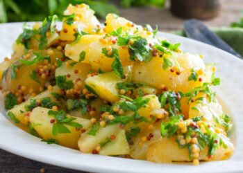 Pamirškite įprastą garnyrą: bulvės gali tapti stalo pažiba