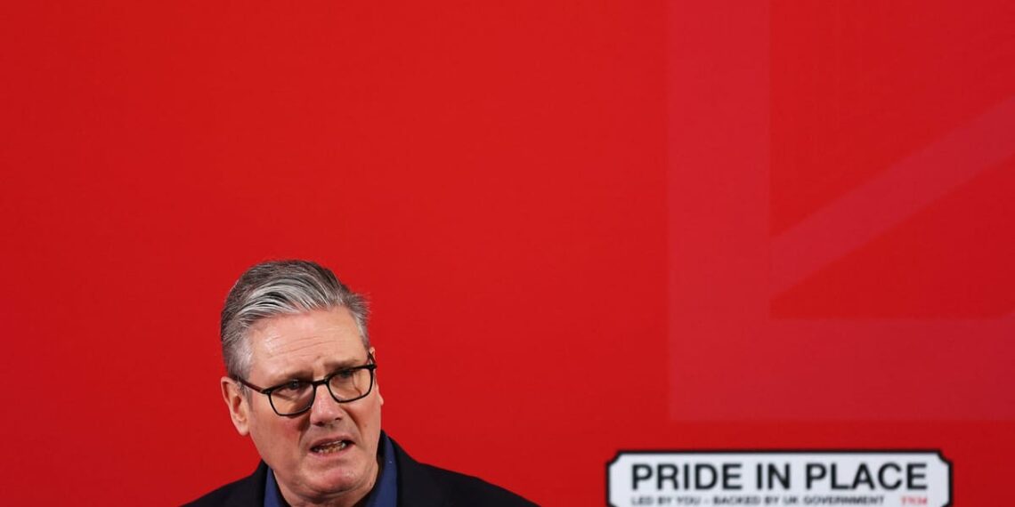 Skandalas drebina Londoną: Starmeris skubiai atsiriboja nuo buvusio štabo vadovo