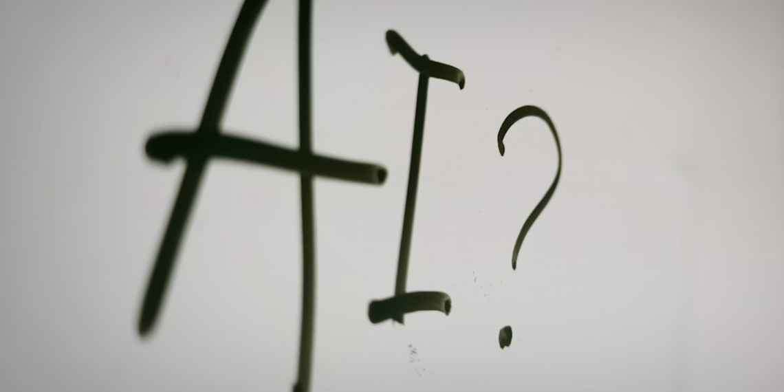 „Google“ dirbtinis intelektas sukėlė skandalą: pranešimuose pasirodė rasinis įžeidimas