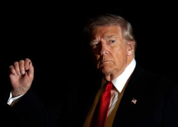 Skandalas JAV: Trumpo paskelbtas AI vaizdo klipas su Obamomis sukėlė kaltinimus rasizmu