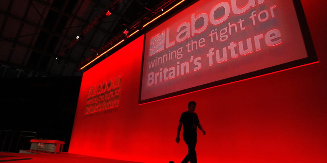 Skandalas Londone: artimas Morgano McSweeney bendražygis traukiasi iš vyriausybės