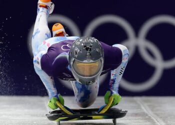 Olimpinėse žaidynėse – skandalas: ukrainietei uždrausta varžytis dėl šalmo su žuvusių karių simbolika