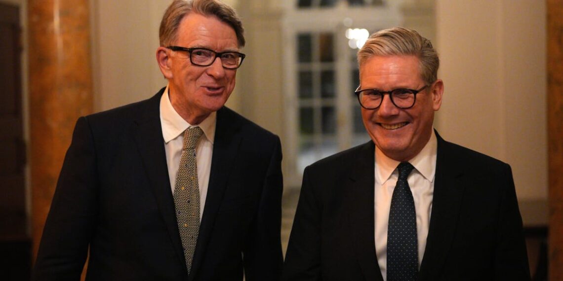 Užkulisių žaidimai: kaip Starmeris ir McSweeney gynė valdžią, kol scenoje pasirodė Mandelsonas