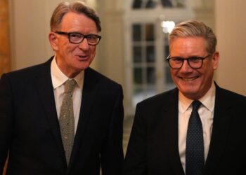 Užkulisių žaidimai: kaip Starmeris ir McSweeney gynė valdžią, kol scenoje pasirodė Mandelsonas