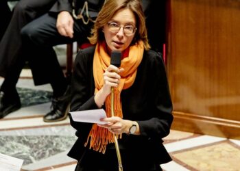 Skandalas Paryžiuje: Macronas finansų priežiūrą patikėjo biudžeto kūrėjui