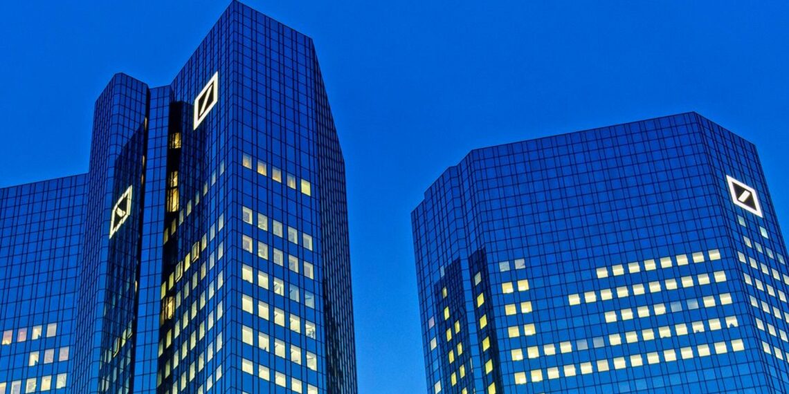 Tyrimas atskleidė: kaip „Deutsche Bank“ įsipainiojo į Epstein sąsajų istoriją