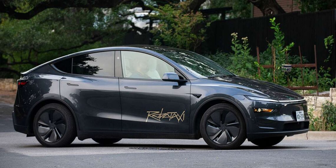 „Tesla“ robotaksiai Teksase pateko į 14 avarijų – ar technologija jau pasirengusi keliams?