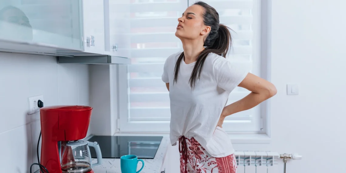 Skauda nugarą gaminant virtuvėje? Šios klastingos klaidos gadina jūsų sveikatą