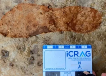 Škotijos paplūdimyje audra atvėrė 2000 metų senumo pėdsakus – po savaitės jūra juos pasiglemžė