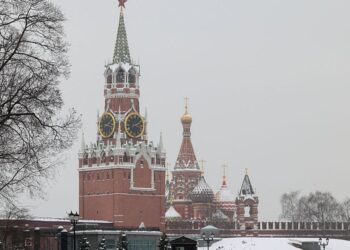 Slaptas Makrono pasiuntinio vizitas Kremljuje: kas nutarta dėl Ukrainos ir Europos vaidmens?