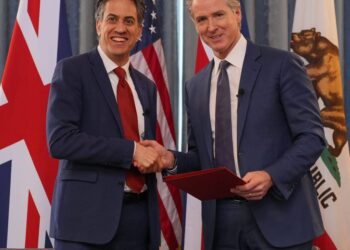 Naujas švarios energetikos aljansas: ką reiškia Kalifornijos ir JK susitarimas?